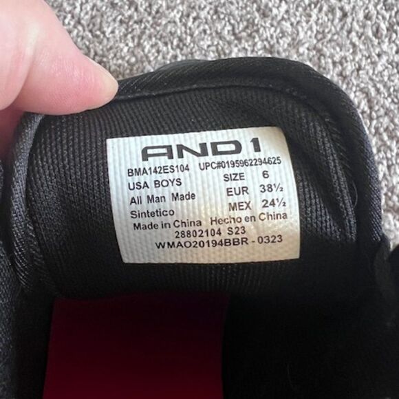 AND1 - Boys Basketball Sneakers NWOT size 6 - Picture 5 of 6